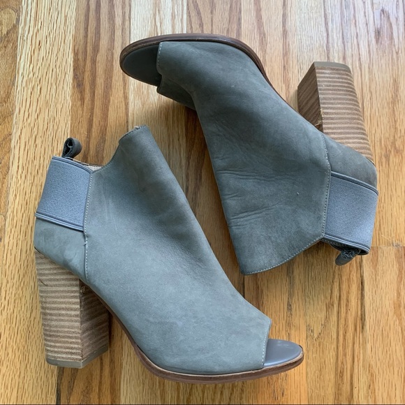 Kelsi Dagger Brooklyn Gemma Peep Toe Suede Bock Heel Booties Sz 8.5 Fog Gray